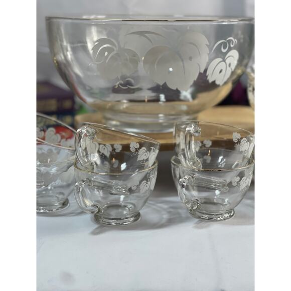 Vintage Anchor Hocking Punch Bowl Set with 12 Cups - Gold Rim and Grape Leaves - Picture 2 of 13
